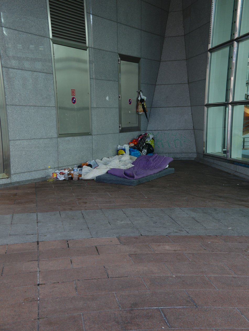 Homeless person on the doorstep of the European Parliament