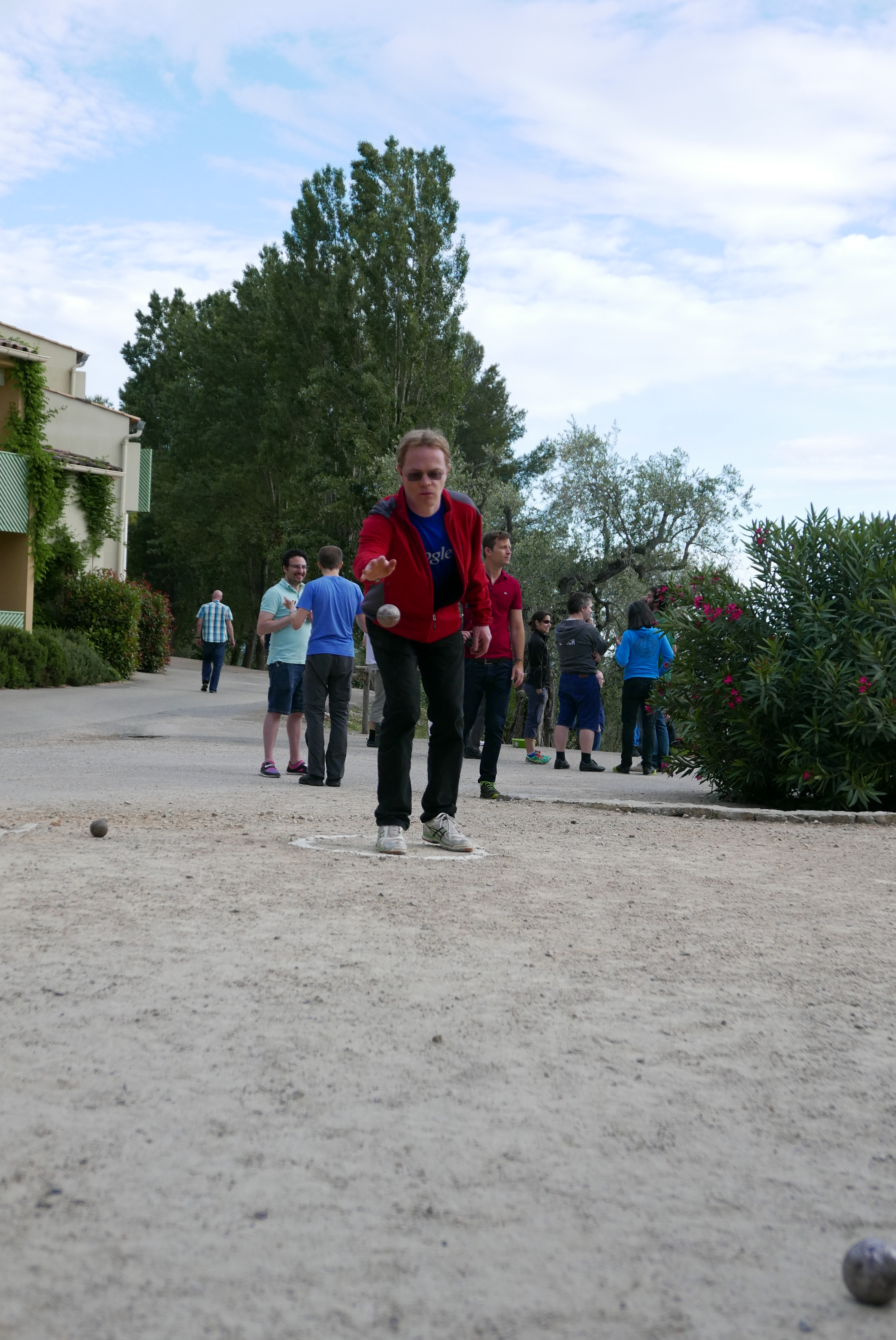 Guillaume force controlling a Petanque ball